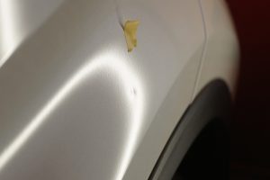 c-hrにできてしまったリアドアのヘコミ